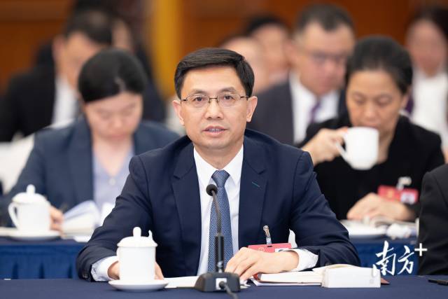 全国人大代表，揭阳市委书记、市人大常委会主任曾风保：全力打造全球一流绿色石化产业基地