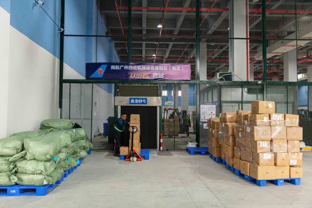 航空跨境货物通关快70%！全国首家获批“双前置”货站在广州启用
