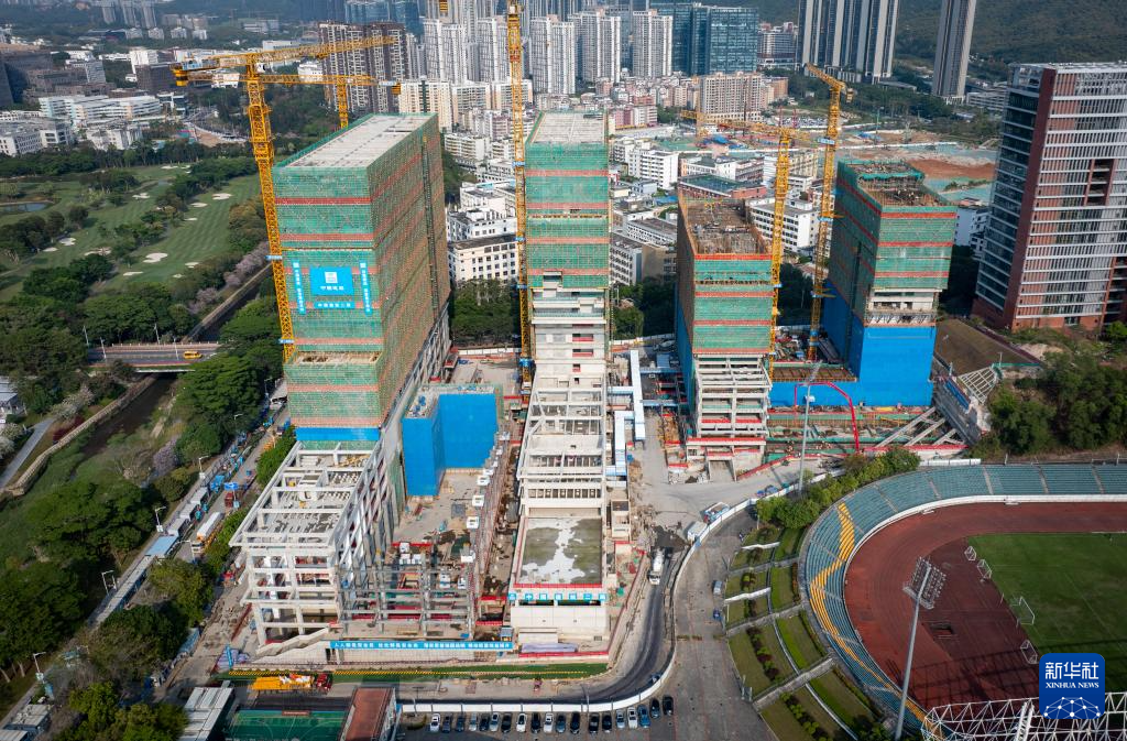 建设中的哈尔滨工业大学（深圳）重点实验室集群项目（4月1日摄，无人机照片）。