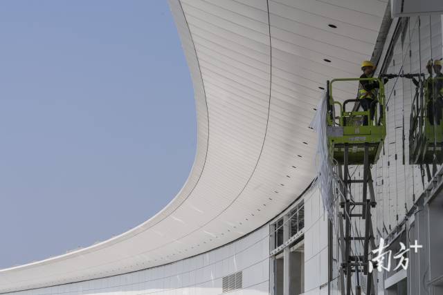 在广州白云国际机场三期扩建工程现场