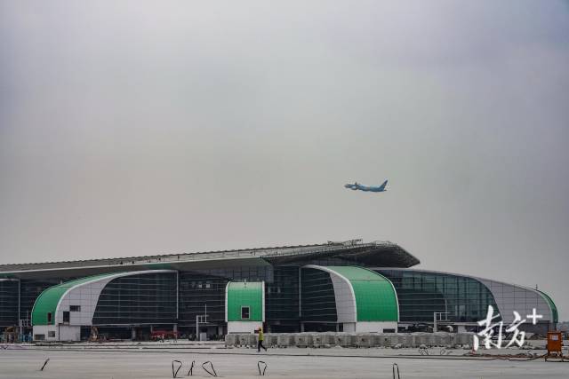 在广州白云国际机场三期扩建工程现场