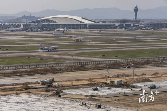 在广州白云国际机场三期扩建工程现场