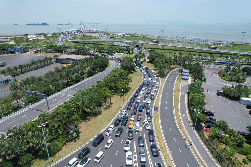 2025年1月31日拍摄的港珠澳大桥桥头（无人机照片）。新华社发（黎钊德摄）