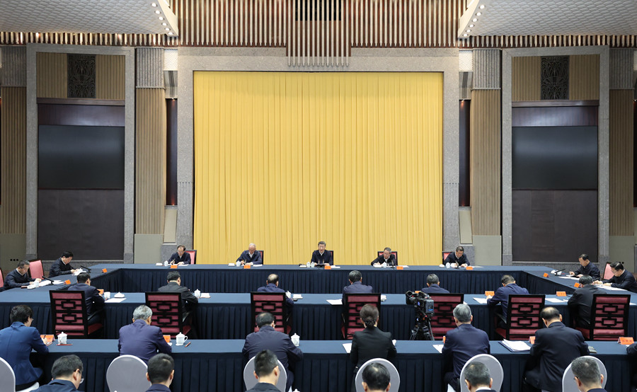 4月30日上午，中共中央总书记、国家主席、中央军委主席习近平在上海主持召开部分省区市“十五五”时期经济社会发展座谈会并发表重要讲话。新华社记者 丁林 摄