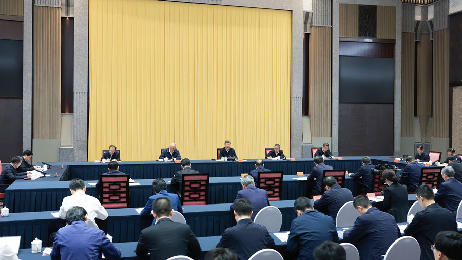 4月30日上午，中共中央总书记、国家主席、中央军委主席习近平在上海主持召开部分省区市“十五五”时期经济社会发展座谈会并发表重要讲话。新华社记者 王晔 摄