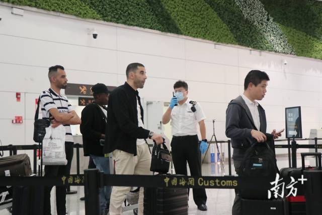 今年前4月，广州白云机场海关监管进出境人员超580万人次，同比增加约25%