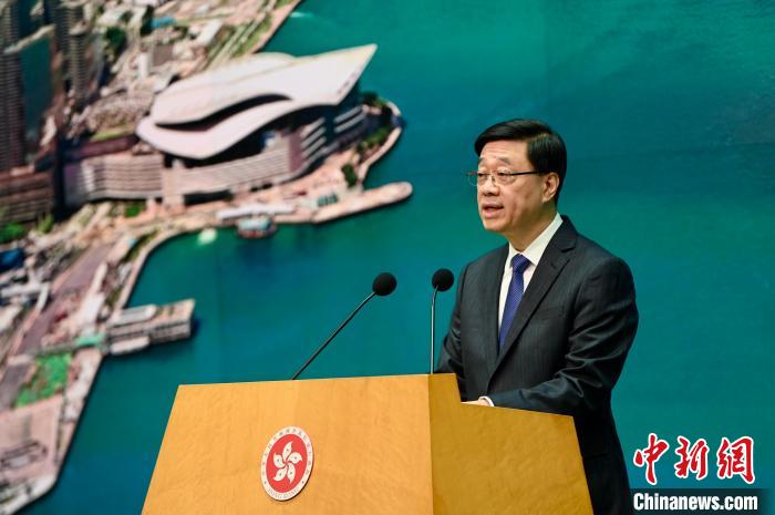 5月27日，香港特区行政长官李家超出席行政会议前会见媒体。中新社记者李志华摄