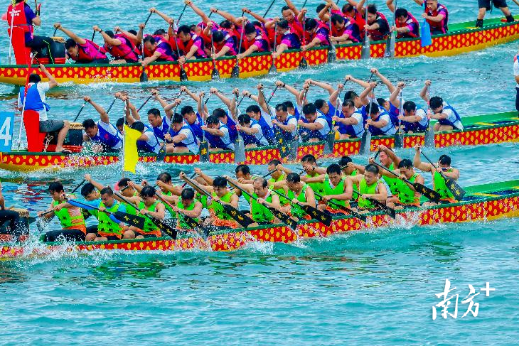 2025粤港澳大湾区（深圳南澳）海上龙舟赛现场。南方+记者 朱洪波 郑伊灵 摄