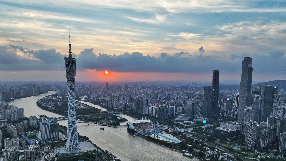 开展“机器人+”行动！广东发布2025数字化建设“施工图”