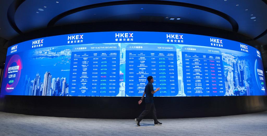 这是5月20日拍摄香港交易所电子显示屏。新华社记者 陈铎 摄