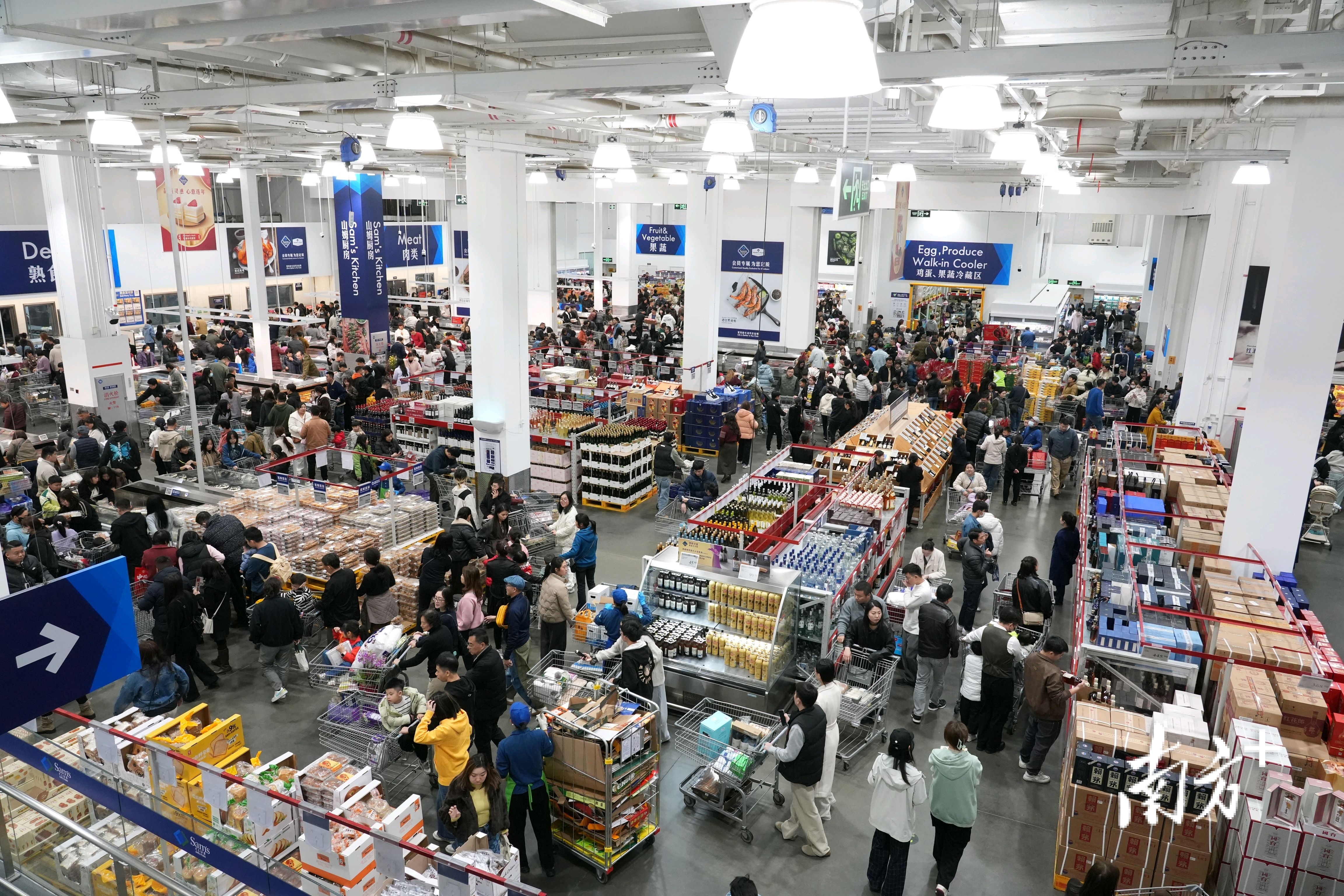 山姆会员商店不仅有珠海本地及周边城市如中山、江门的消费者，还有来自澳门、香港的顾客。