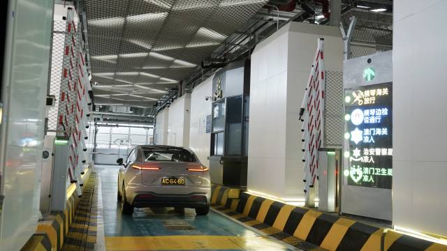 客货车“粤澳联合一站式”通道试运行，实现粤澳两地5家口岸查验单位在同一卡口通道对通关车辆实施验放。