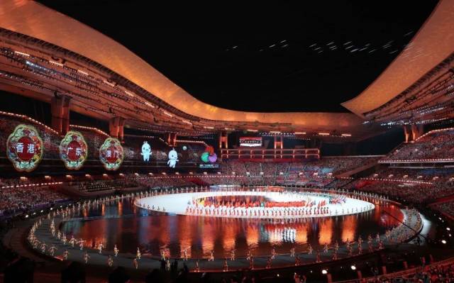 广东省体育代表团、香港特别行政区体育代表团、澳门特别行政区体育代表团在入场仪式上共同入场。新华社记者 黄伟 摄 广东省体育代表团、香港特别行政区体育代表团、澳门特别行政区体育代表团在入场仪式上共同入场。新华社记者 黄伟 摄