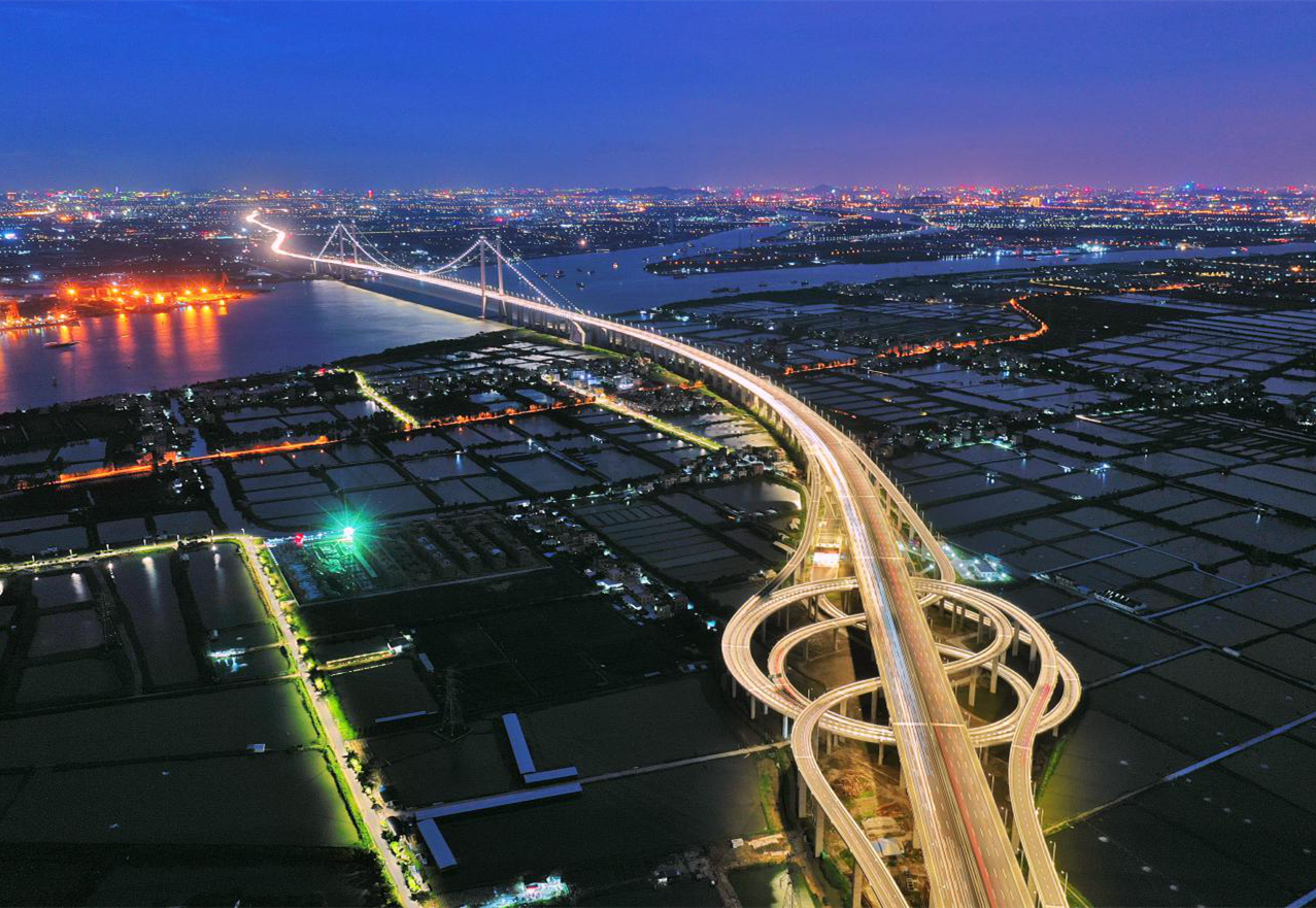 2019年3月21日晚，项目实施全线调试亮灯。3837盏灯，从天空俯视，流光溢彩、五彩缤纷，仿若一条熠熠闪亮的巨龙。2019年3月29日，项目正式顺利通过交工验收。