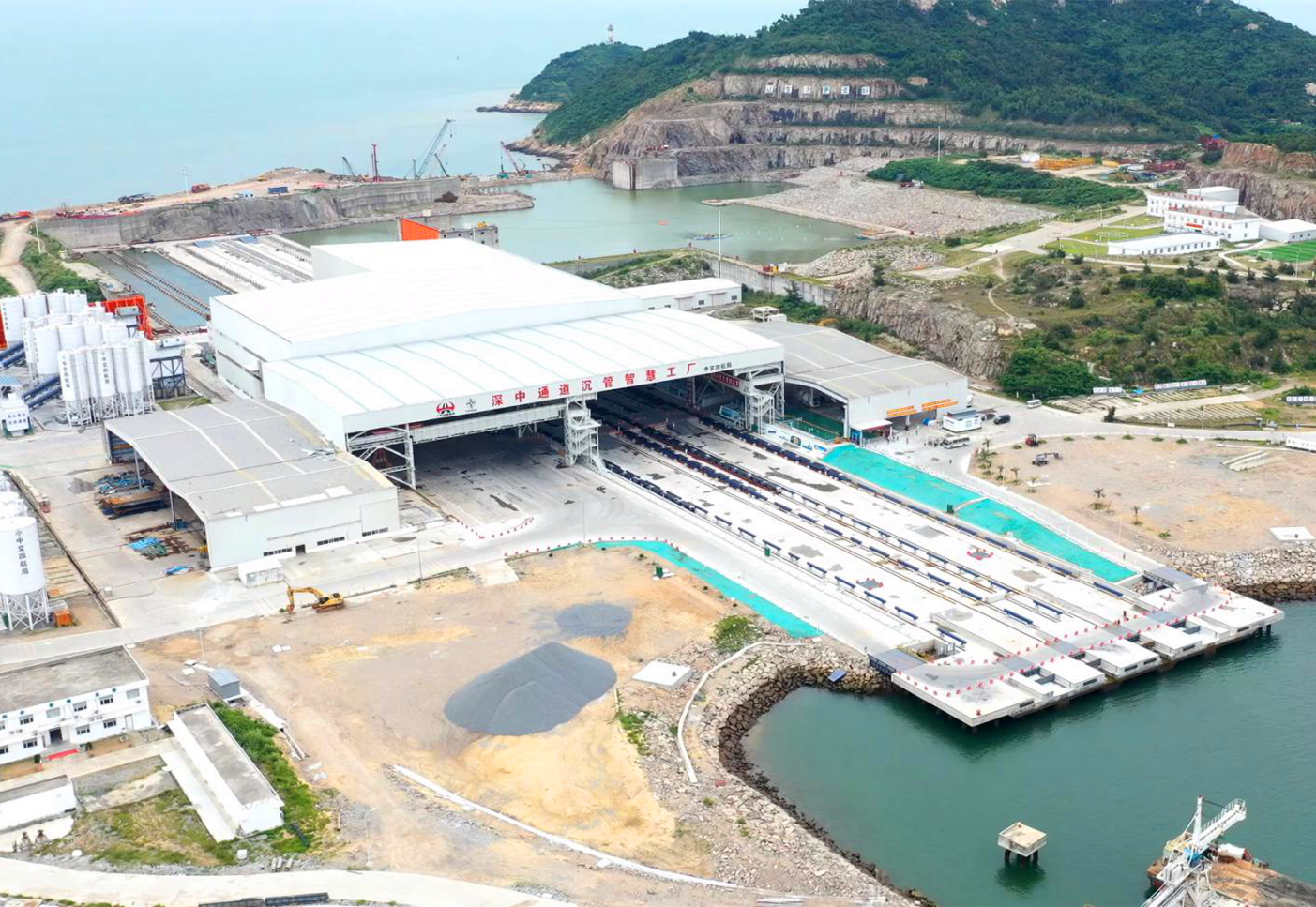 2019年6月5日，历经11个月的“智慧化”改造后，曾承接港珠澳大桥33节沉管隧道建造的世界最大规模沉管预制工厂在珠海重新开厂。深中通道项目共32个管节中的22个将在此预制和舾装，全部预制工作计划于2022年底完成。